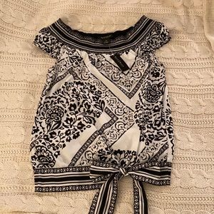 White House Black Market size XS NWT top